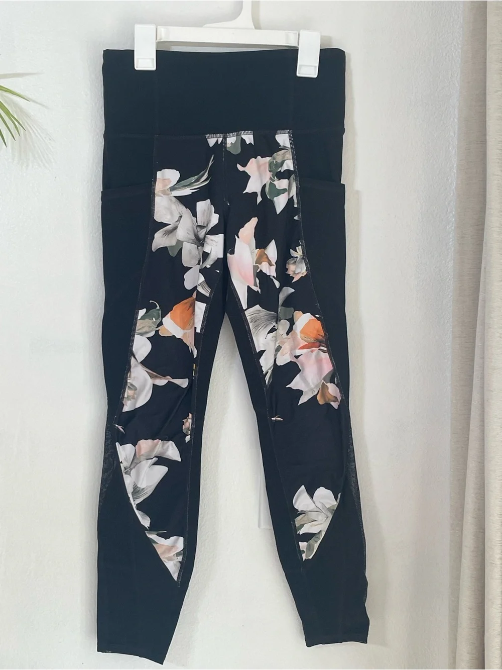 Athleta Blossom Intuition Floral Black 7/8 Leggings Size S